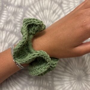solid green, cotton, handmade, crocheted, scrunchie